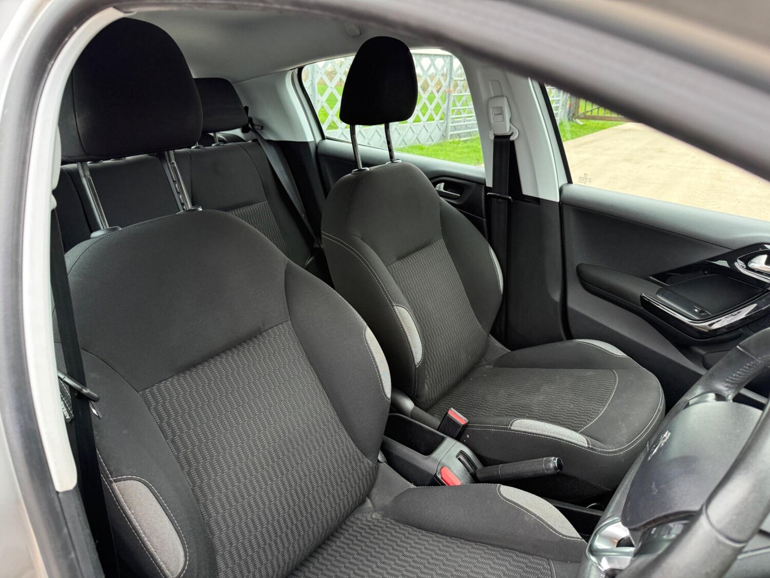 Used Peugeot 208 for sale - 77737702: Photo 6