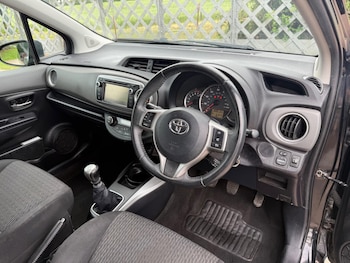 Used Toyota Yaris 2014 for sale - 78783945: Photo