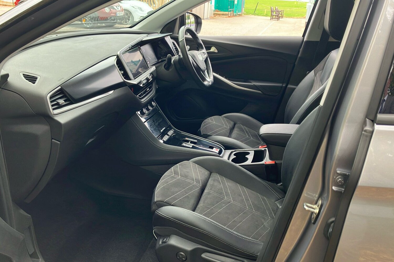 Used Vauxhall Grandland 2023 for sale - 76310337: Photo 3