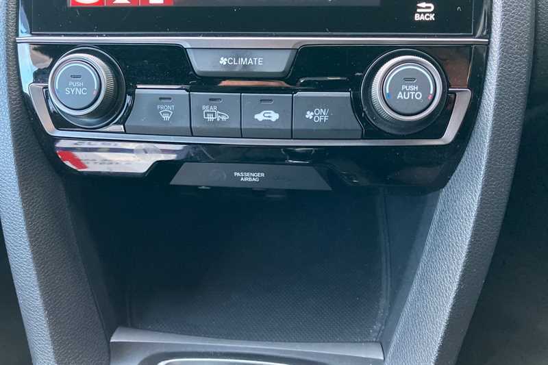 Used Honda Civic 2018 for sale - 77471469: Photo 16