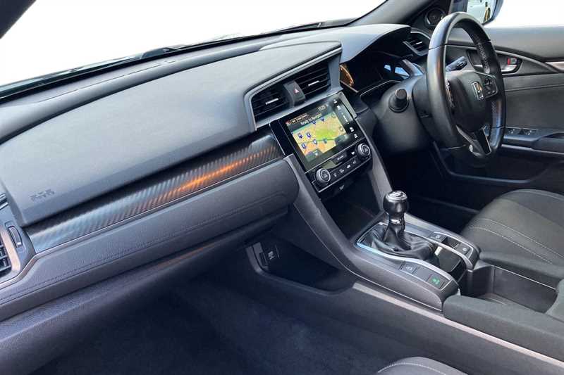 Used Honda Civic 2018 for sale - 77471469: Photo 2