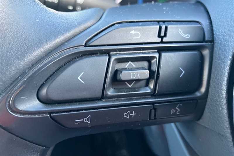 Used Toyota Yaris Cross 2023 for sale - 76705760: Photo 16