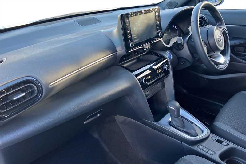 Used Toyota Yaris Cross 2023 for sale - 76705760: Photo 2