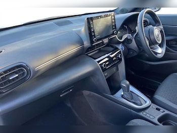 Used Toyota Yaris Cross 2023 for sale - 76705760: Photo