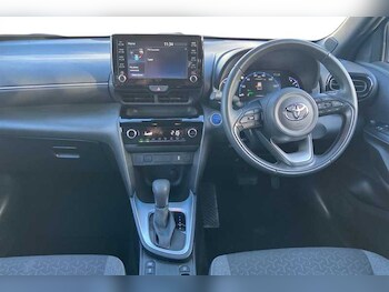 Used Toyota Yaris Cross 2023 for sale - 76705760: Photo