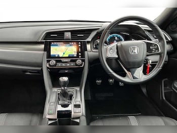 Used Honda Civic 2018 for sale - 77600672: Photo