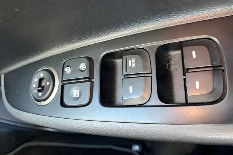 Used Hyundai i10 2017 for sale - 78063546: Photo 17