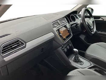 Used Volkswagen Tiguan 2019 for sale - 76191301: Photo 2