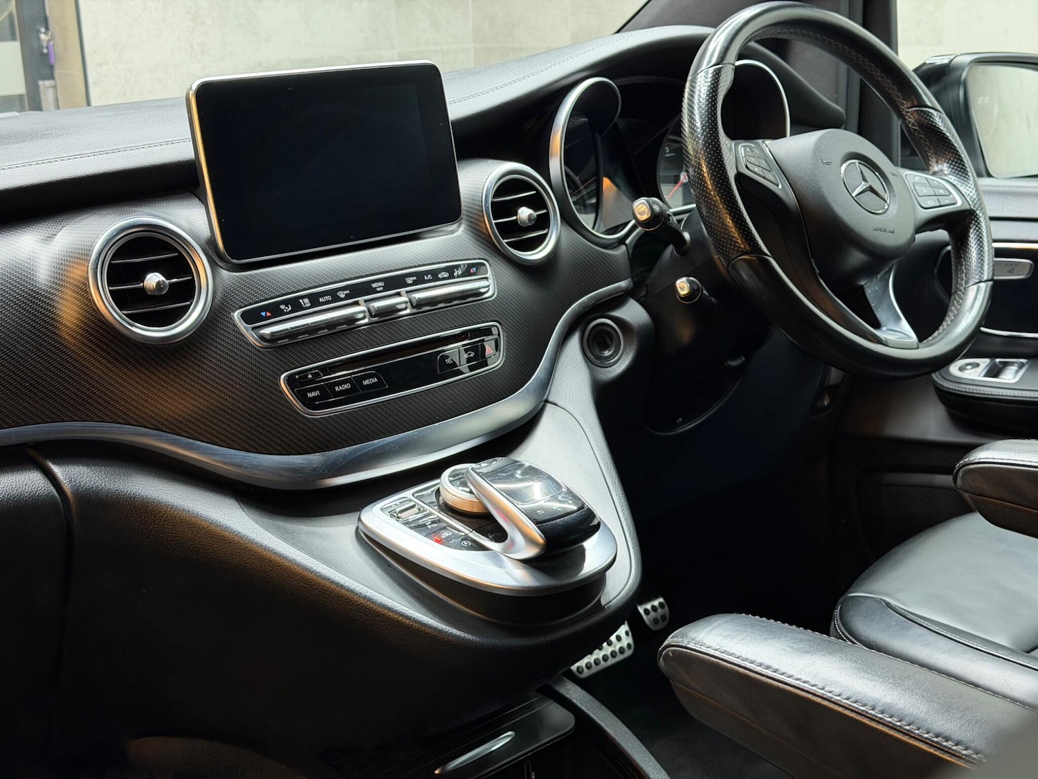 Used Mercedes-Benz V-Class 2017 for sale - 77074750: Photo 11