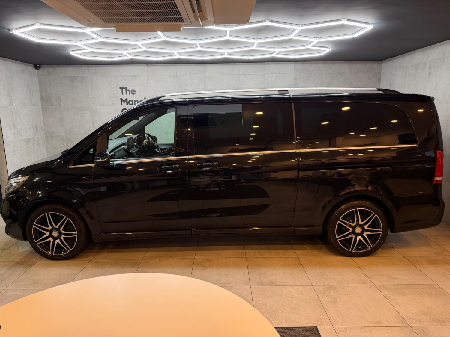 Used Mercedes-Benz V-Class 2017 for sale - 77074750: Photo 2