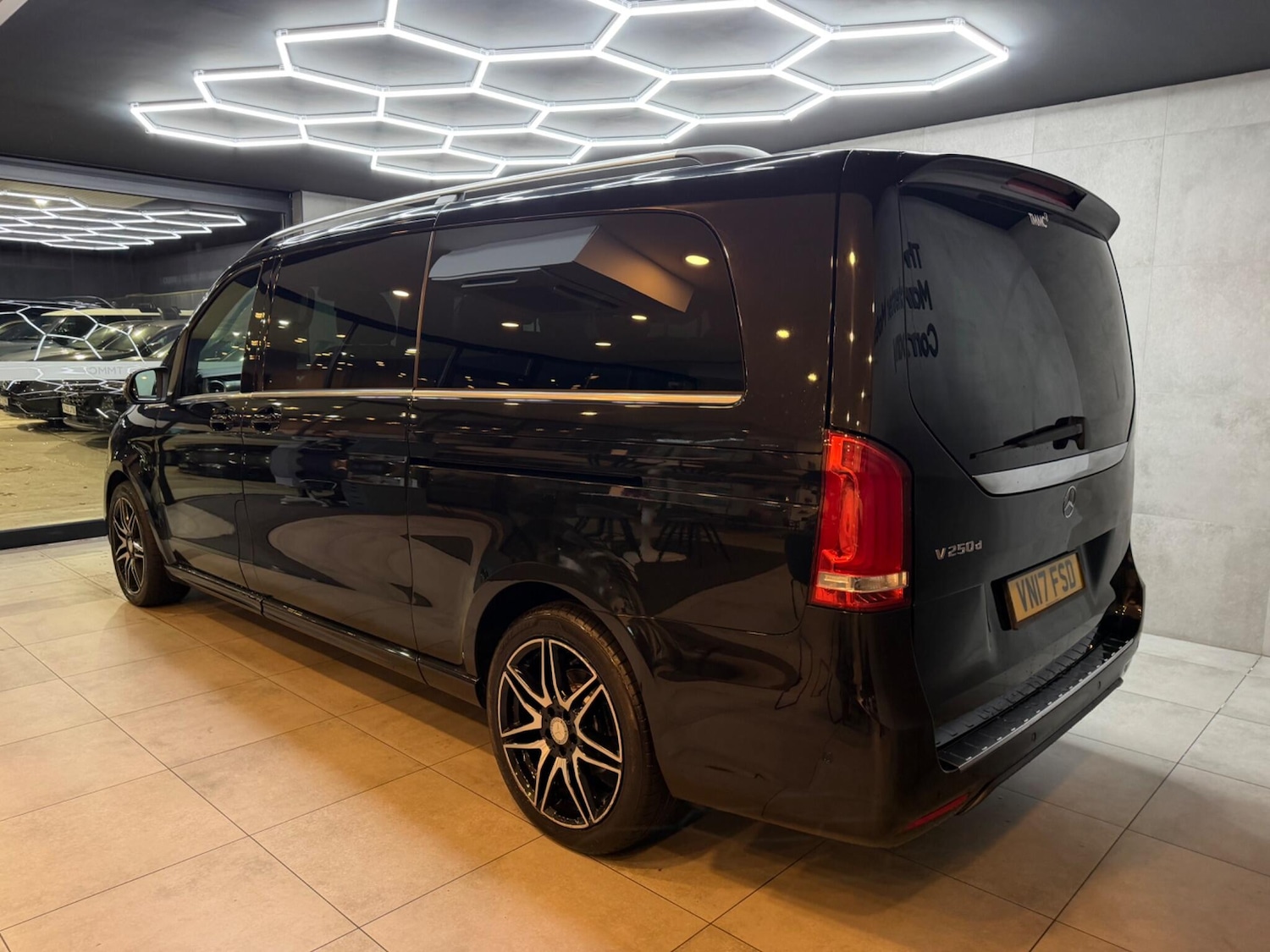 Used Mercedes-Benz V-Class 2017 for sale - 77074750: Photo 3