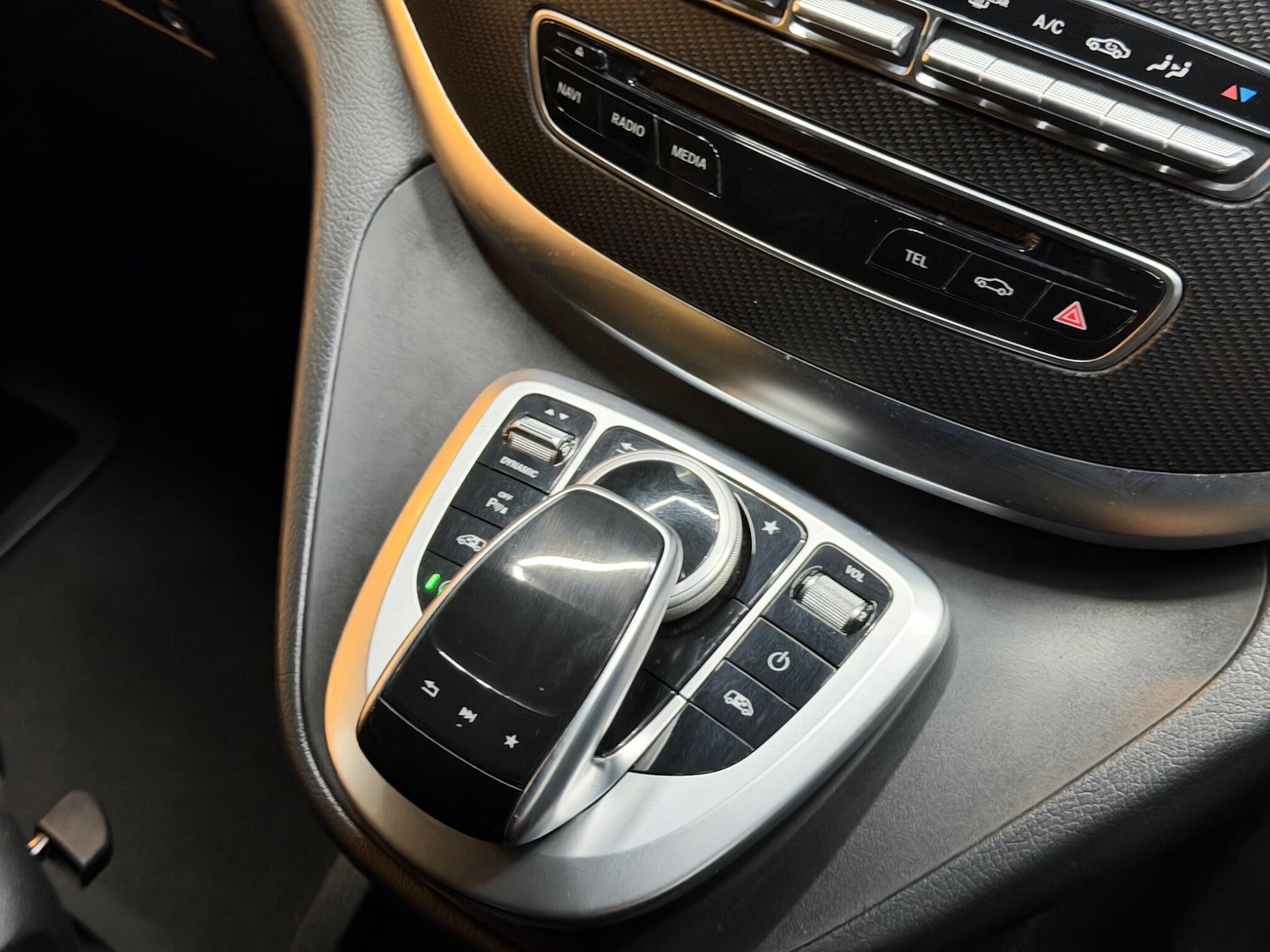 Used Mercedes-Benz V-Class 2017 for sale - 77074750: Photo 30