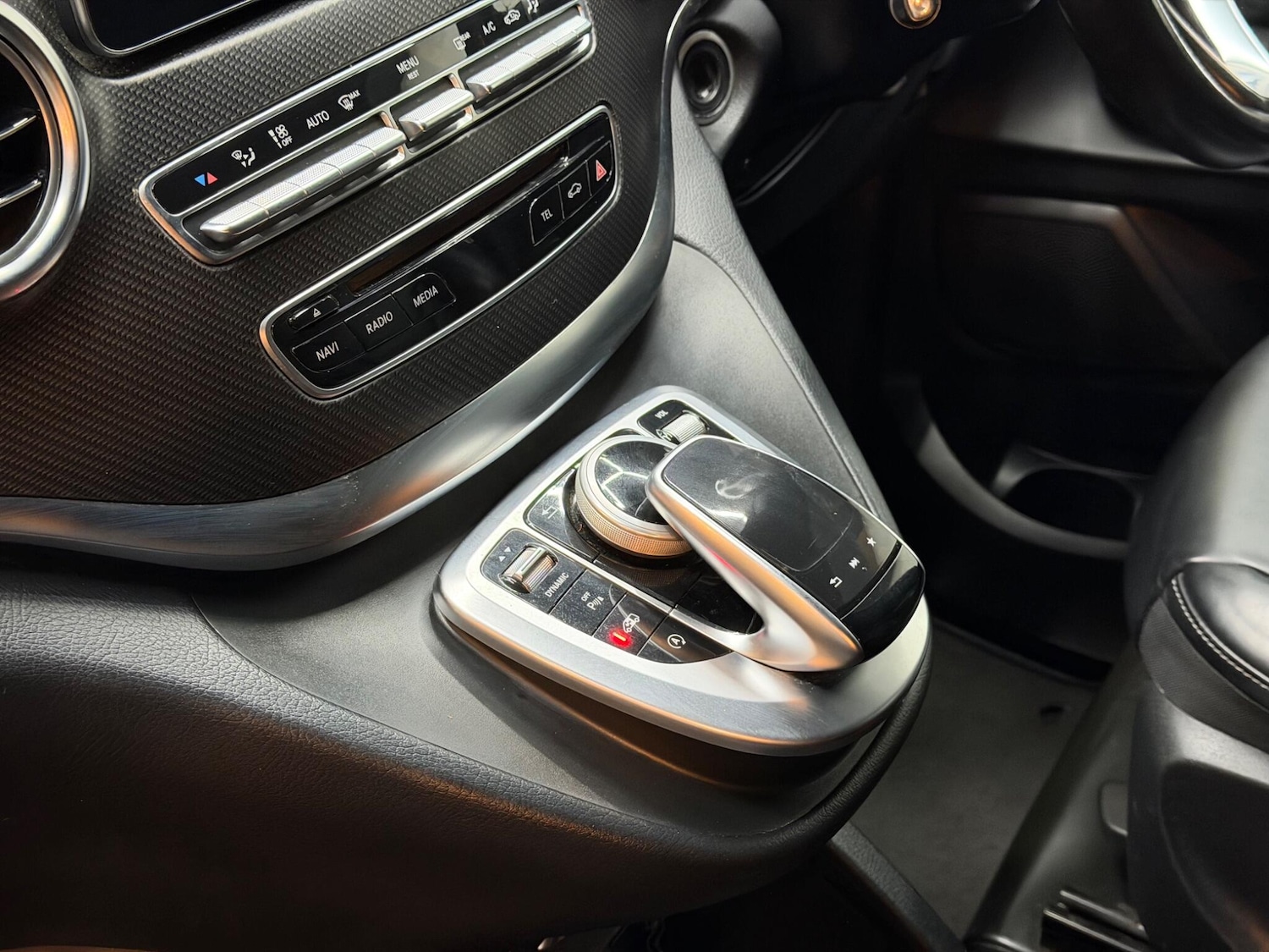 Used Mercedes-Benz V-Class 2017 for sale - 77074750: Photo 34