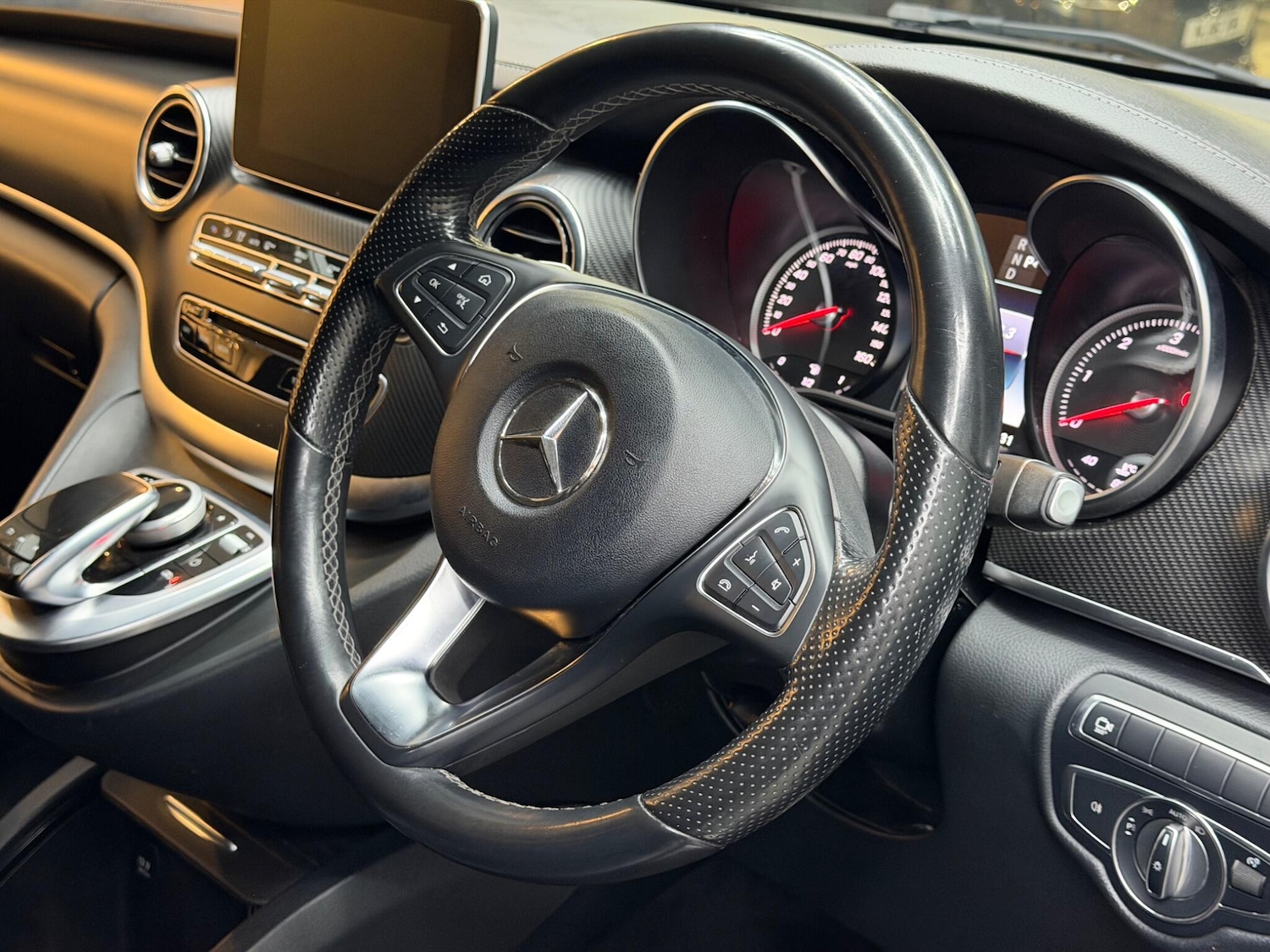 Used Mercedes-Benz V-Class 2017 for sale - 77074750: Photo 43