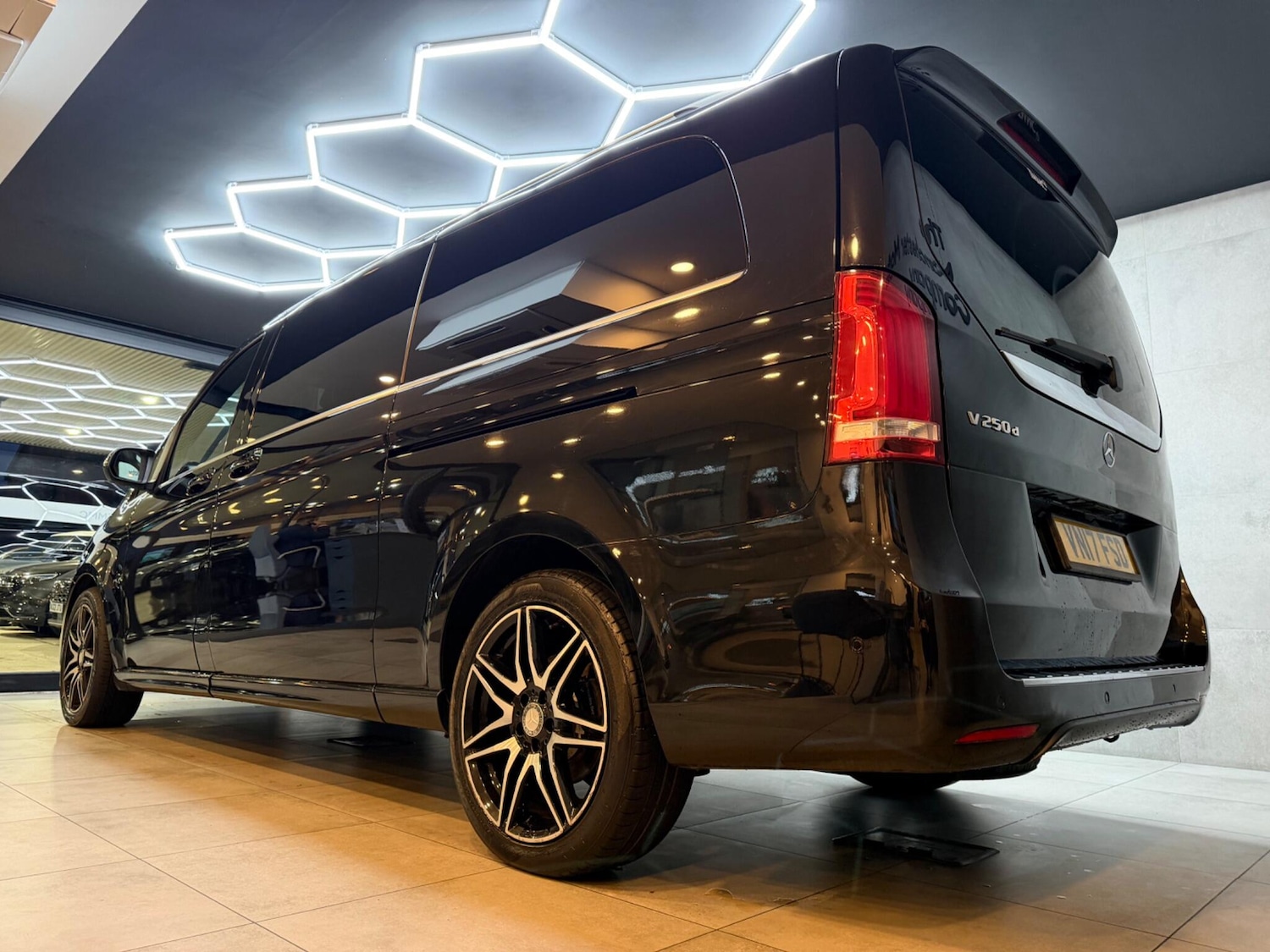 Used Mercedes-Benz V-Class 2017 for sale - 77074750: Photo 5