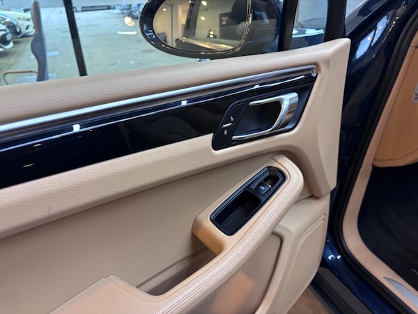 Used Porsche Macan 2015 for sale - 76317795: Photo 31
