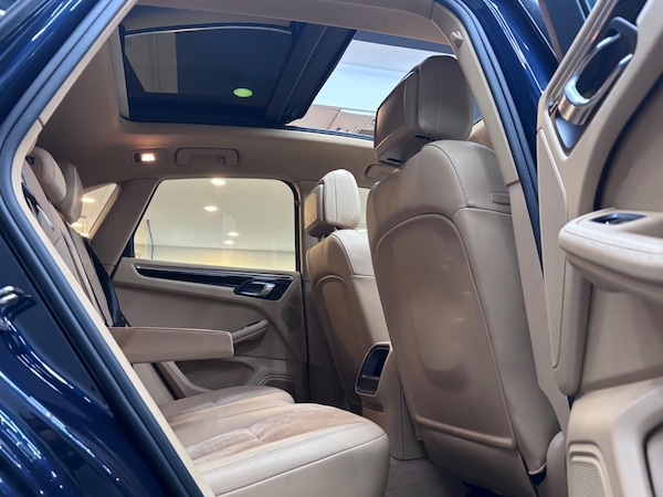 Used Porsche Macan 2015 for sale - 76317795: Photo 48