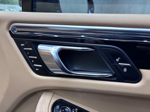Used Porsche Macan 2015 for sale - 76317795: Photo 55
