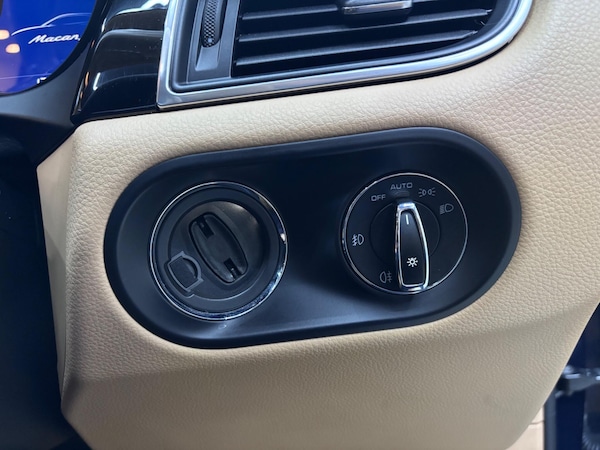 Used Porsche Macan 2015 for sale - 76317795: Photo 62