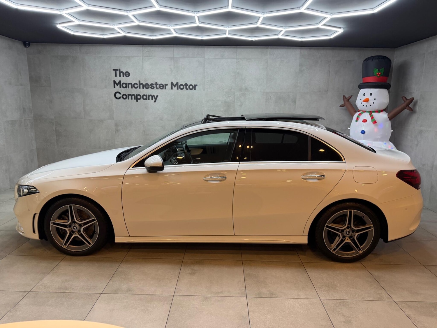 Used Mercedes-Benz A-Class 2020 for sale - 76976887: Photo 2