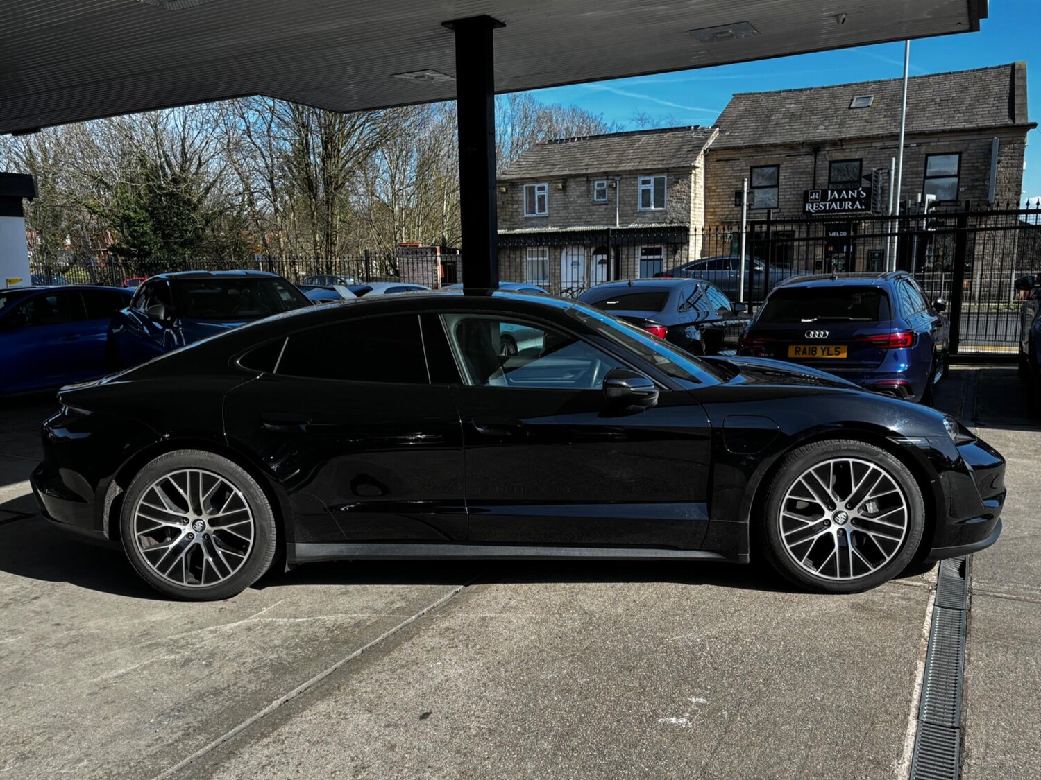 Used Porsche Taycan 2022 for sale - 77940731: Photo 6