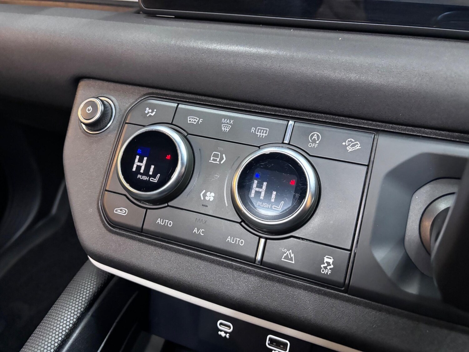 Used Land Rover Defender 90 for sale - 77537826: Photo 19