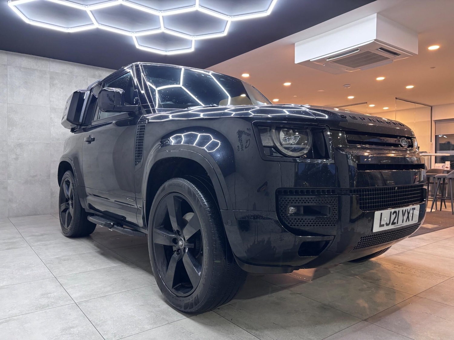 Used Land Rover Defender 90 for sale - 77537826: Photo 2