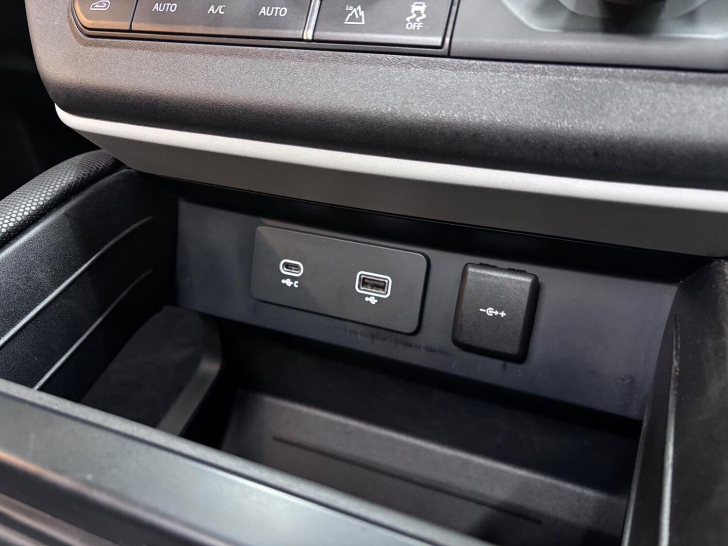 Used Land Rover Defender 90 for sale - 77537826: Photo 22