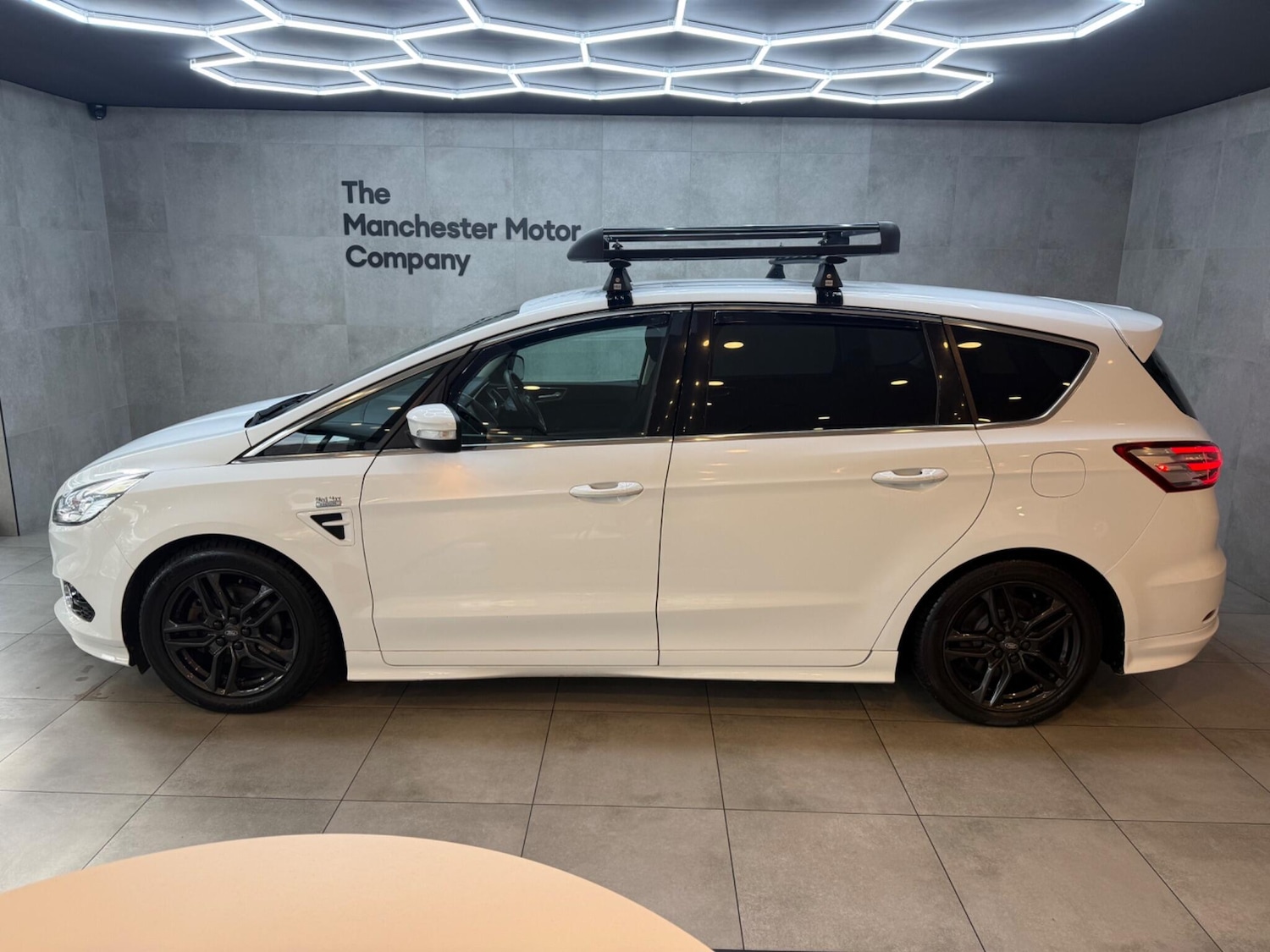 Used Ford S-Max 2016 for sale - 76349452: Photo 2