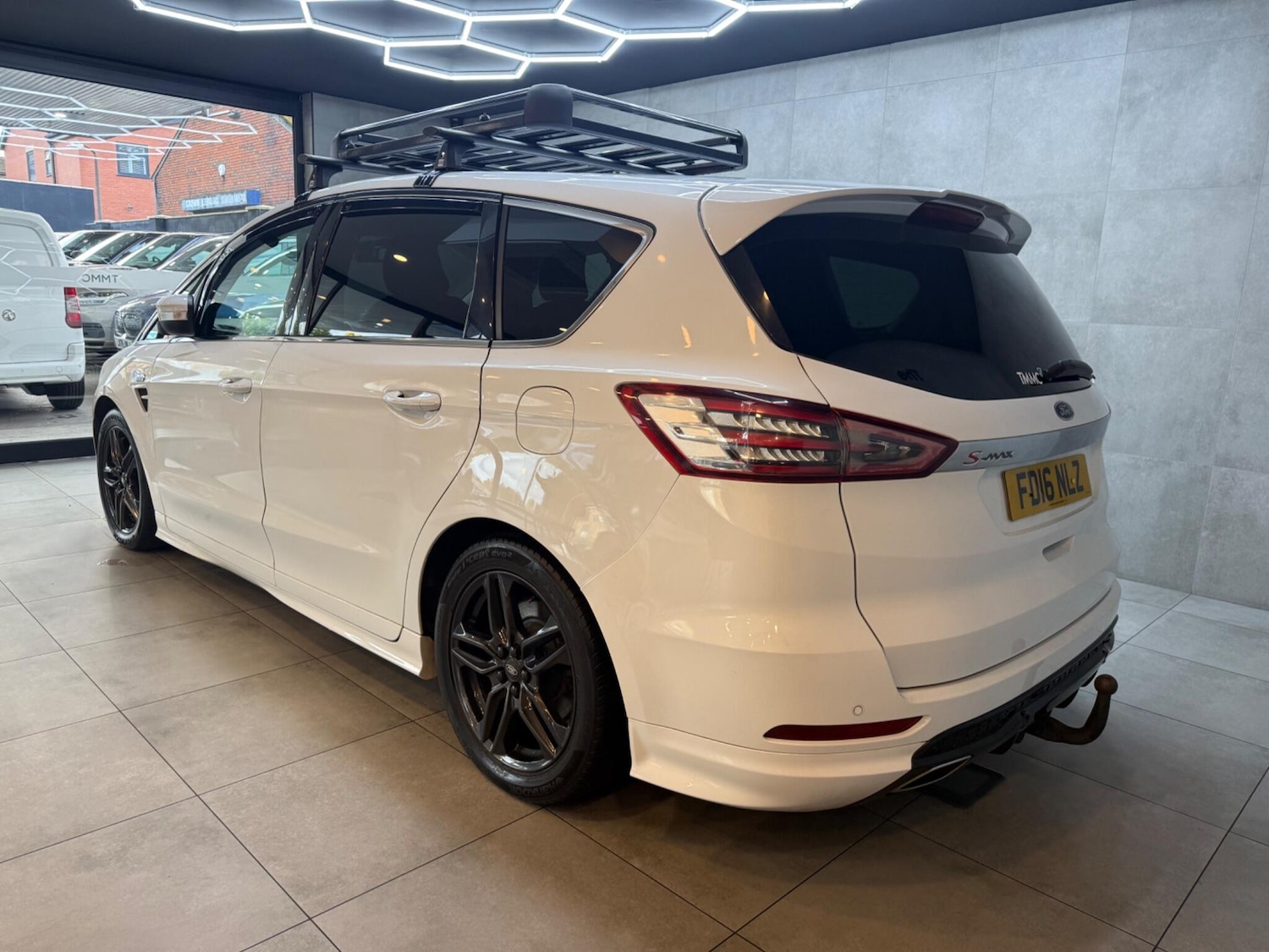 Used Ford S-Max 2016 for sale - 76349452: Photo 3