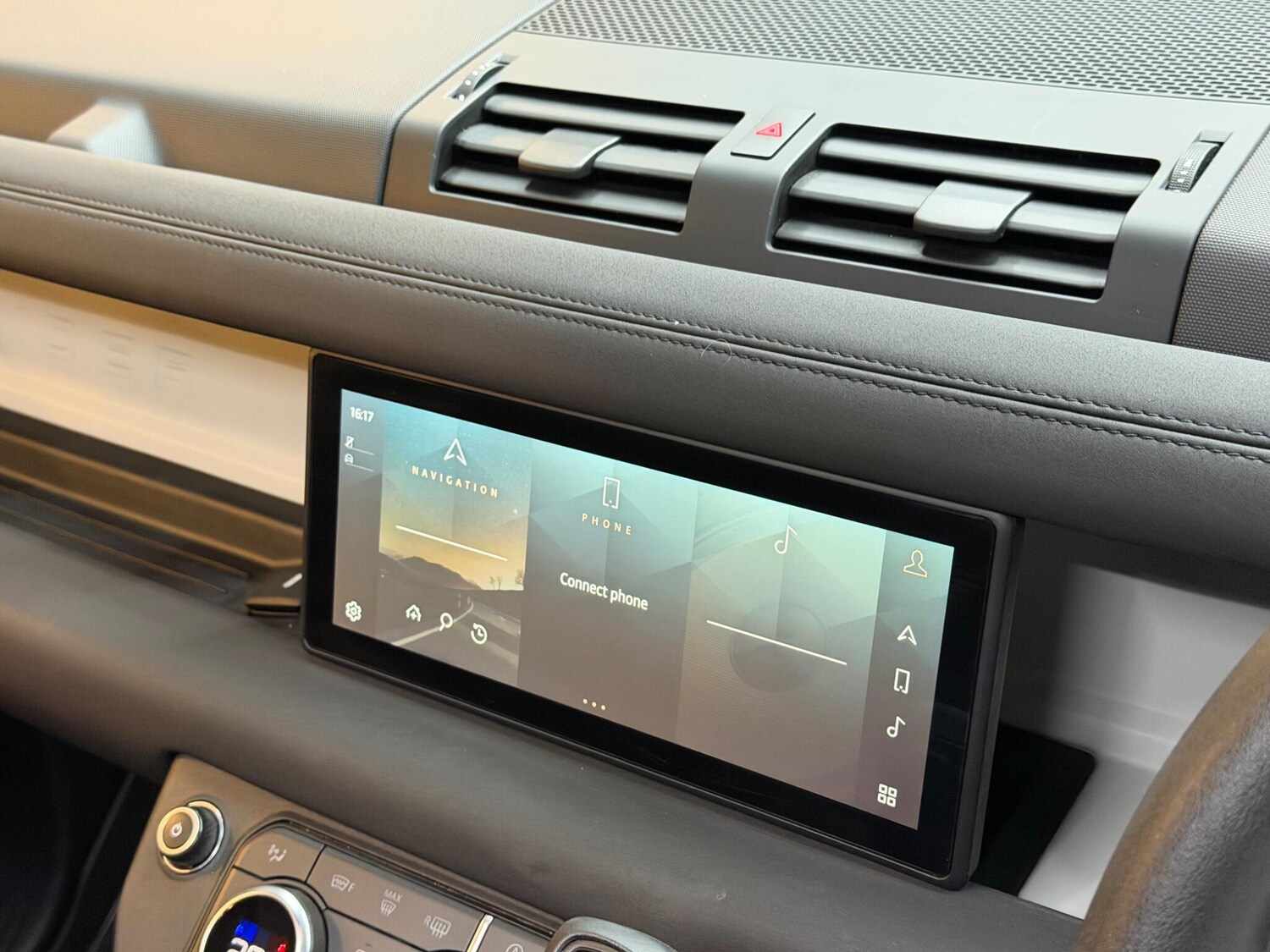 Used Land Rover Defender 2020 for sale - 77495983: Photo 40