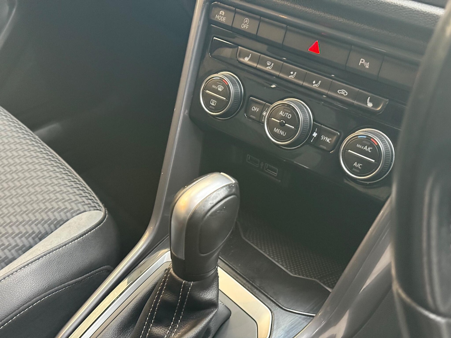 Used Volkswagen T-Roc 2020 for sale - 76360213: Photo 10
