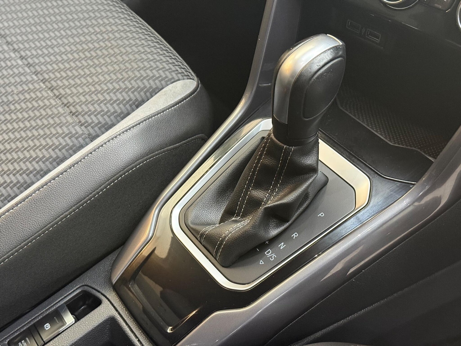 Used Volkswagen T-Roc 2020 for sale - 76360213: Photo 11