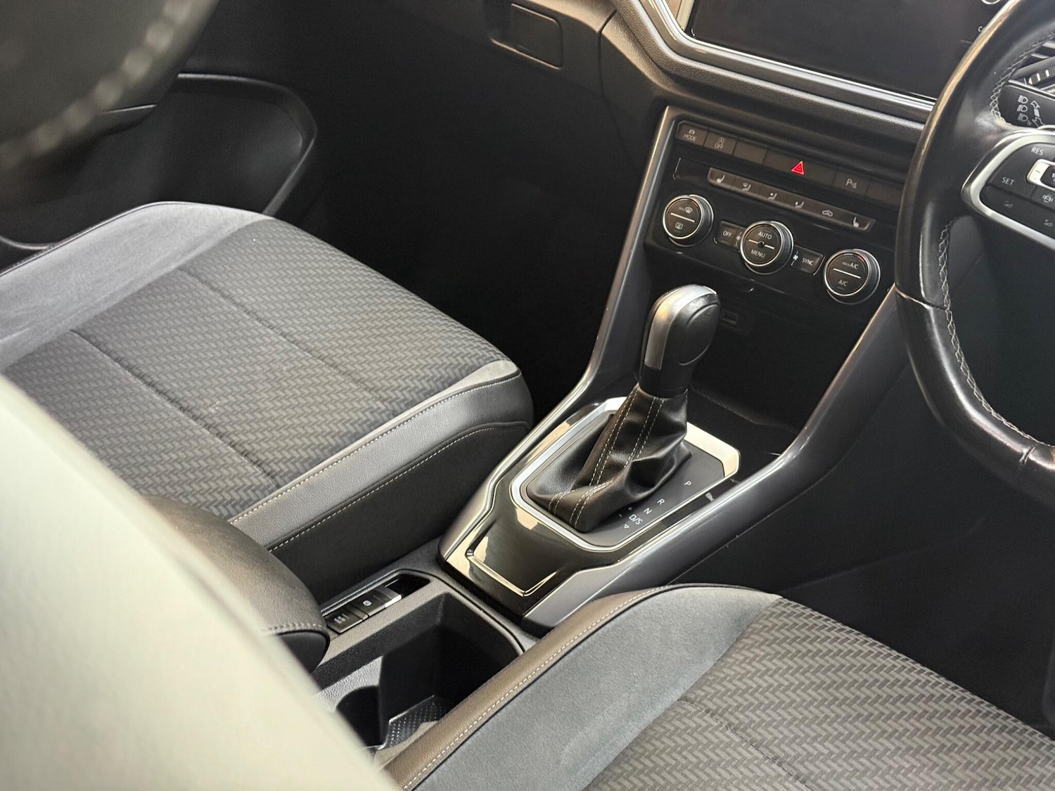 Used Volkswagen T-Roc 2020 for sale - 76360213: Photo 14