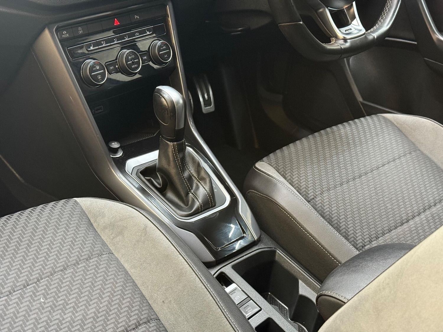 Used Volkswagen T-Roc 2020 for sale - 76360213: Photo 16