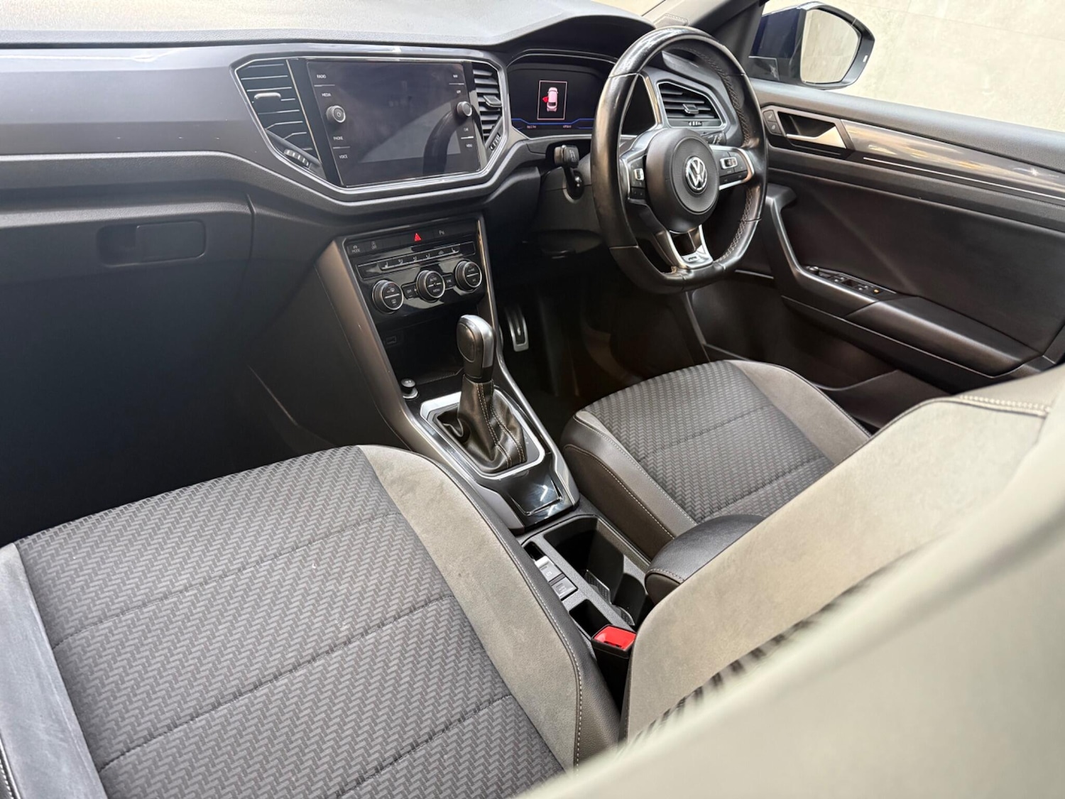 Used Volkswagen T-Roc 2020 for sale - 76360213: Photo 19