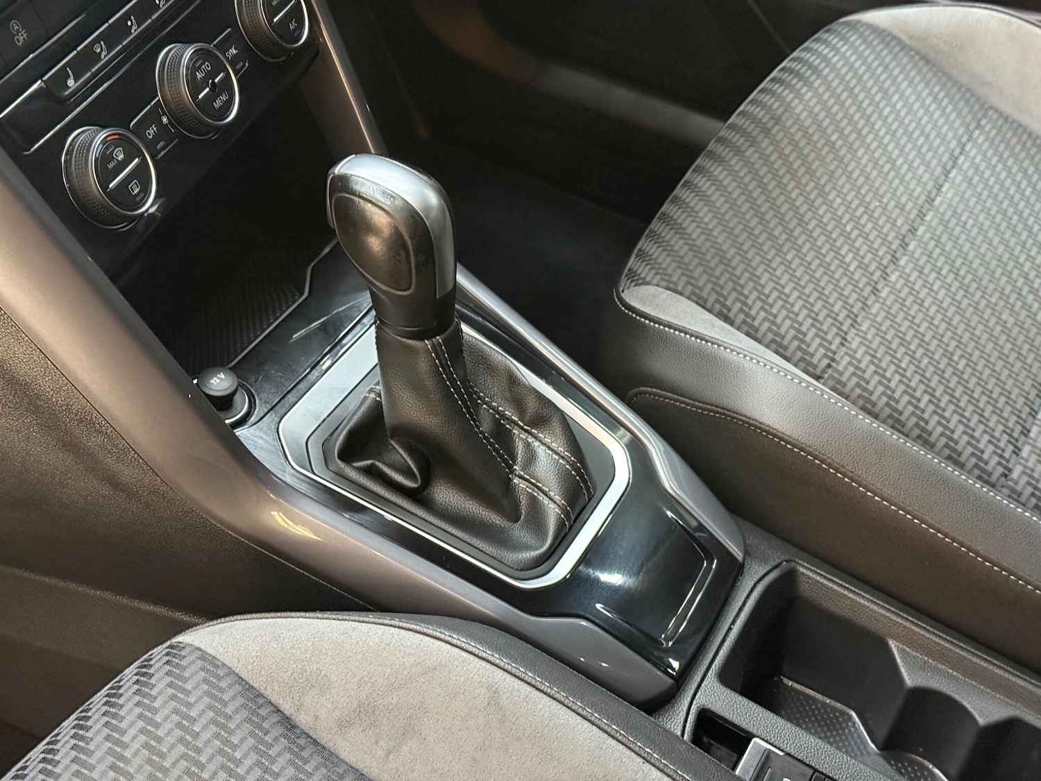 Used Volkswagen T-Roc 2020 for sale - 76360213: Photo 23