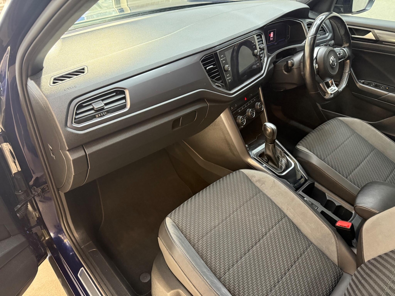 Used Volkswagen T-Roc 2020 for sale - 76360213: Photo 24