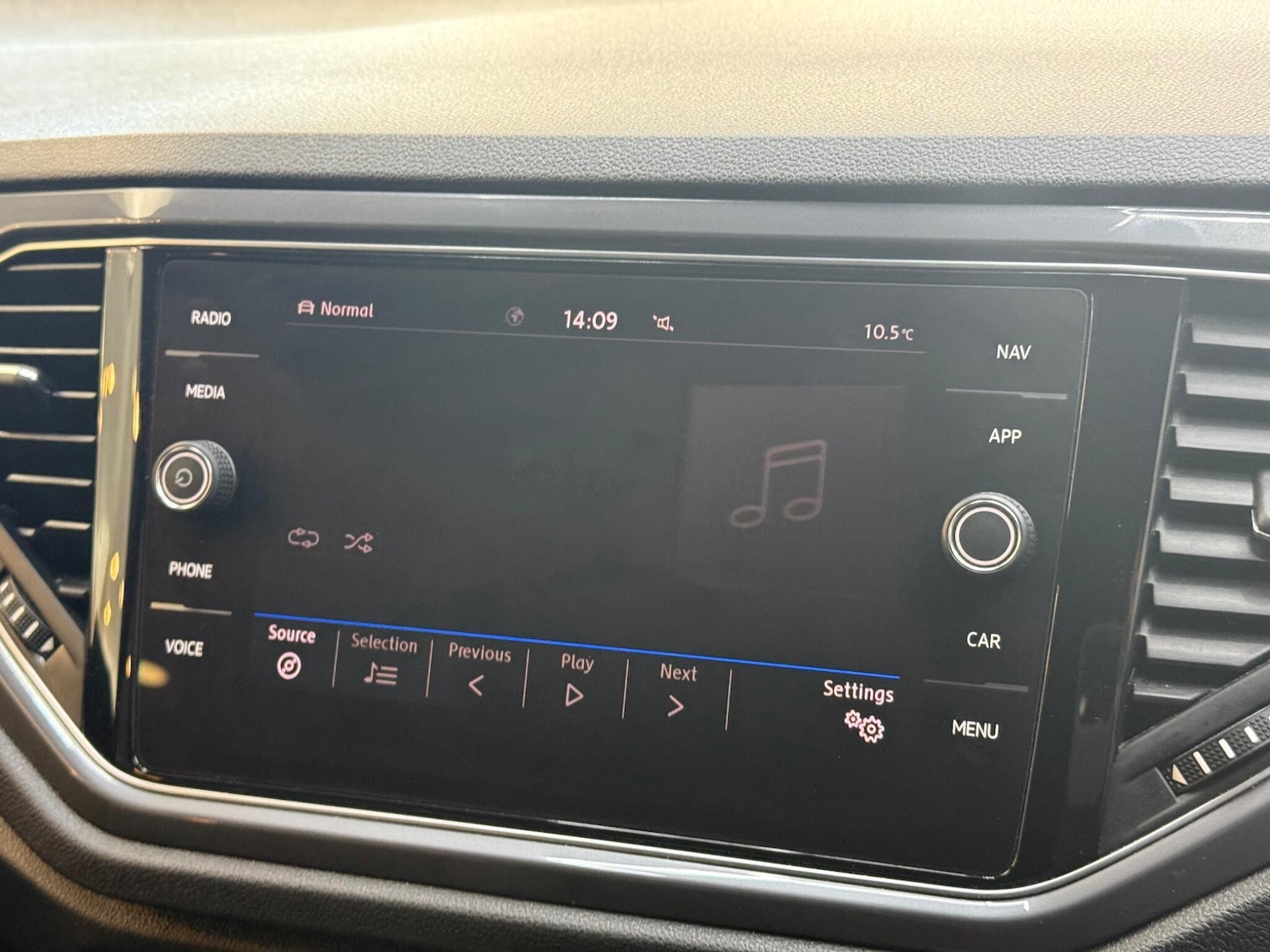Used Volkswagen T-Roc 2020 for sale - 76360213: Photo 46