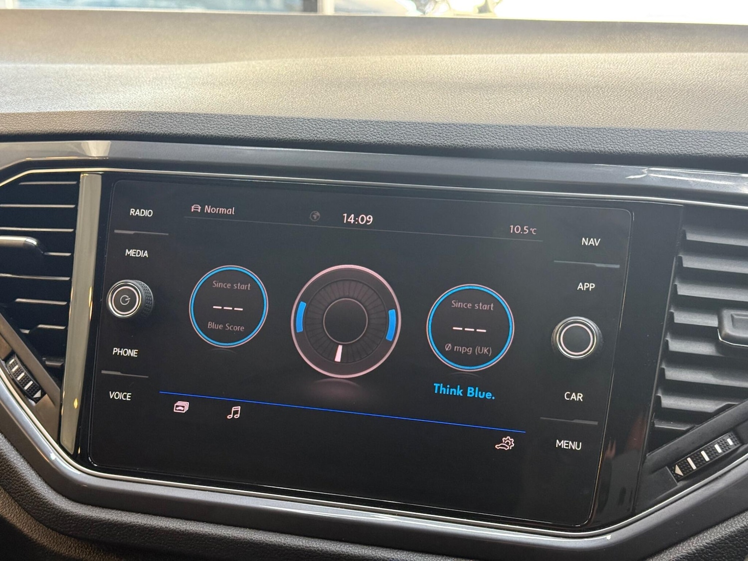 Used Volkswagen T-Roc 2020 for sale - 76360213: Photo 48