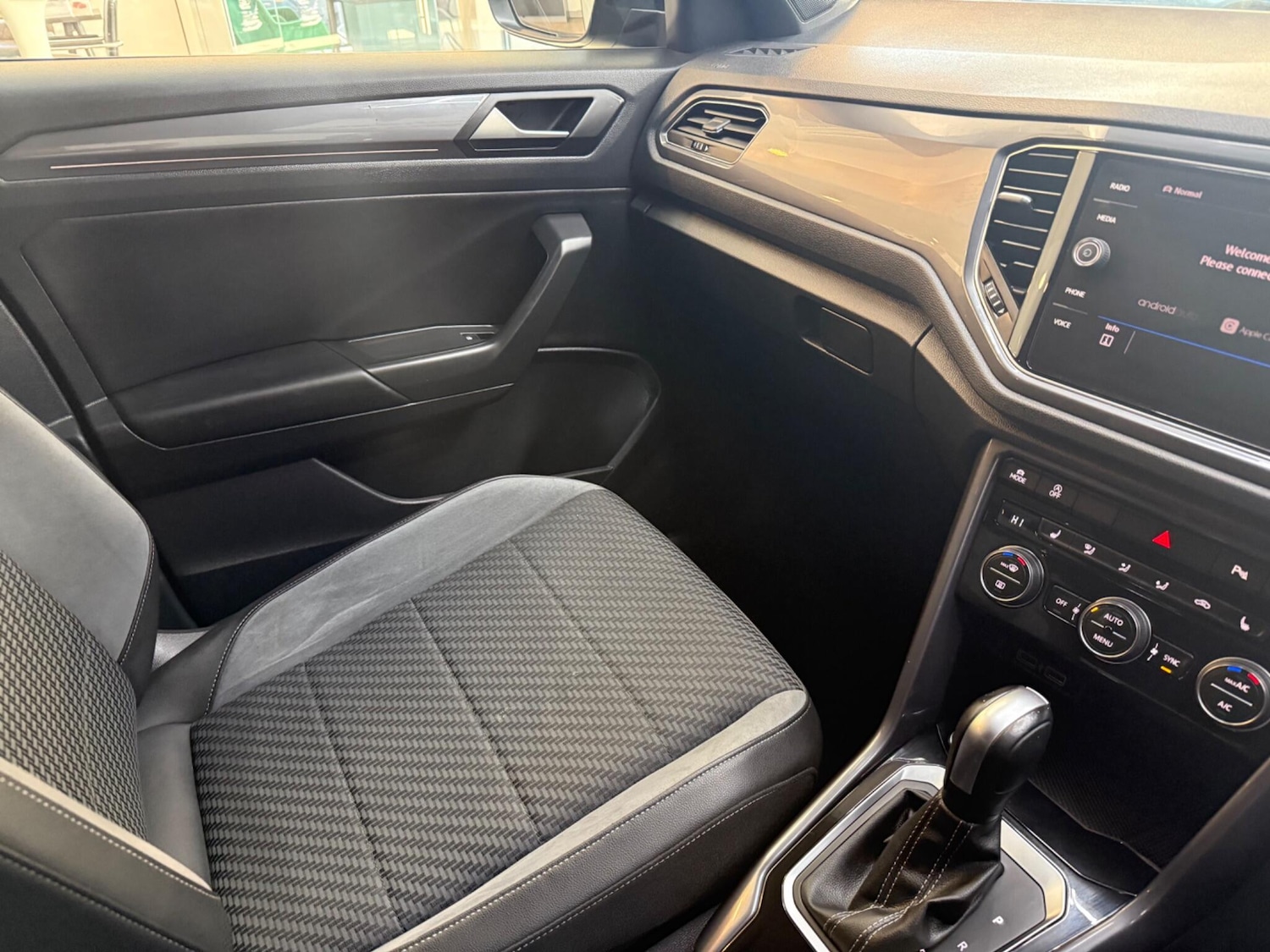 Used Volkswagen T-Roc 2020 for sale - 76360213: Photo 58