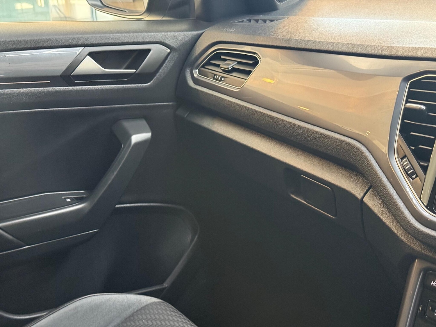 Used Volkswagen T-Roc 2020 for sale - 76360213: Photo 9