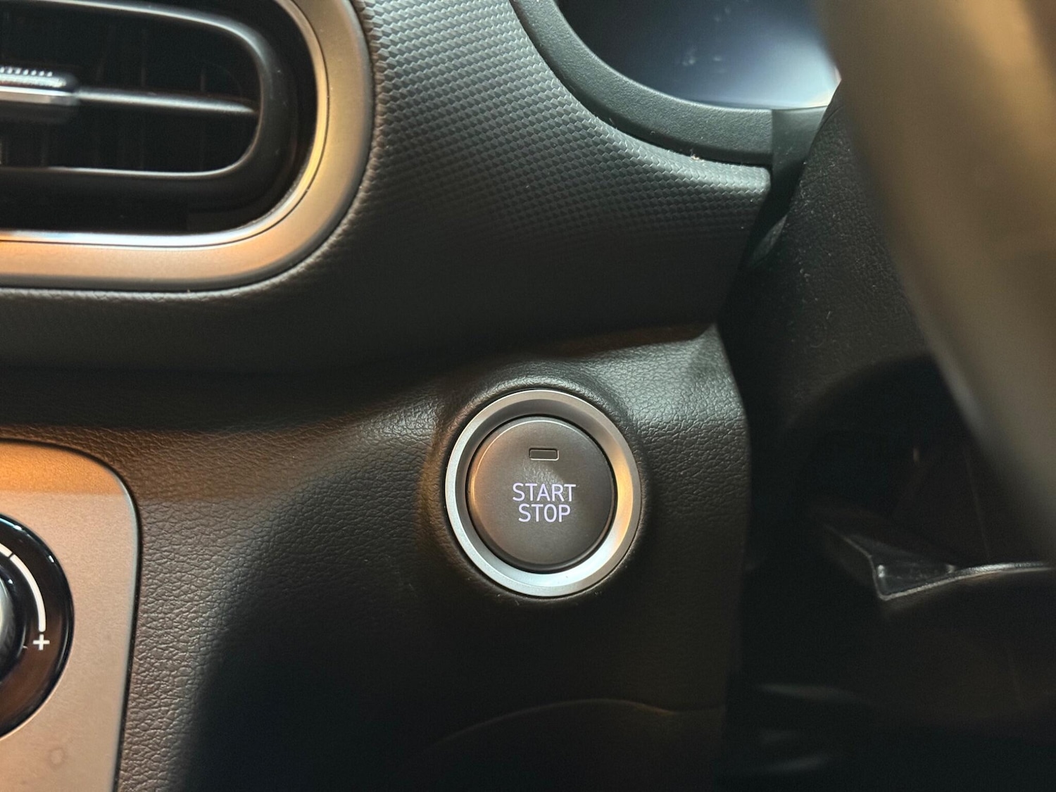 Used Hyundai KONA 2023 for sale - 76752480: Photo 23