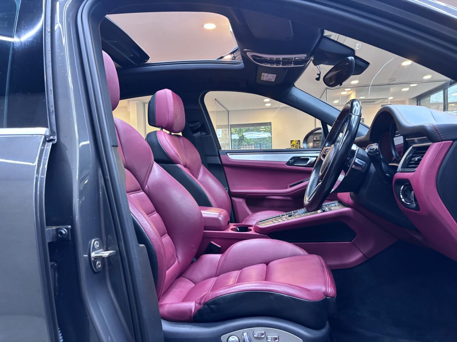 Used Porsche Macan 2014 for sale - 76337819: Photo 41