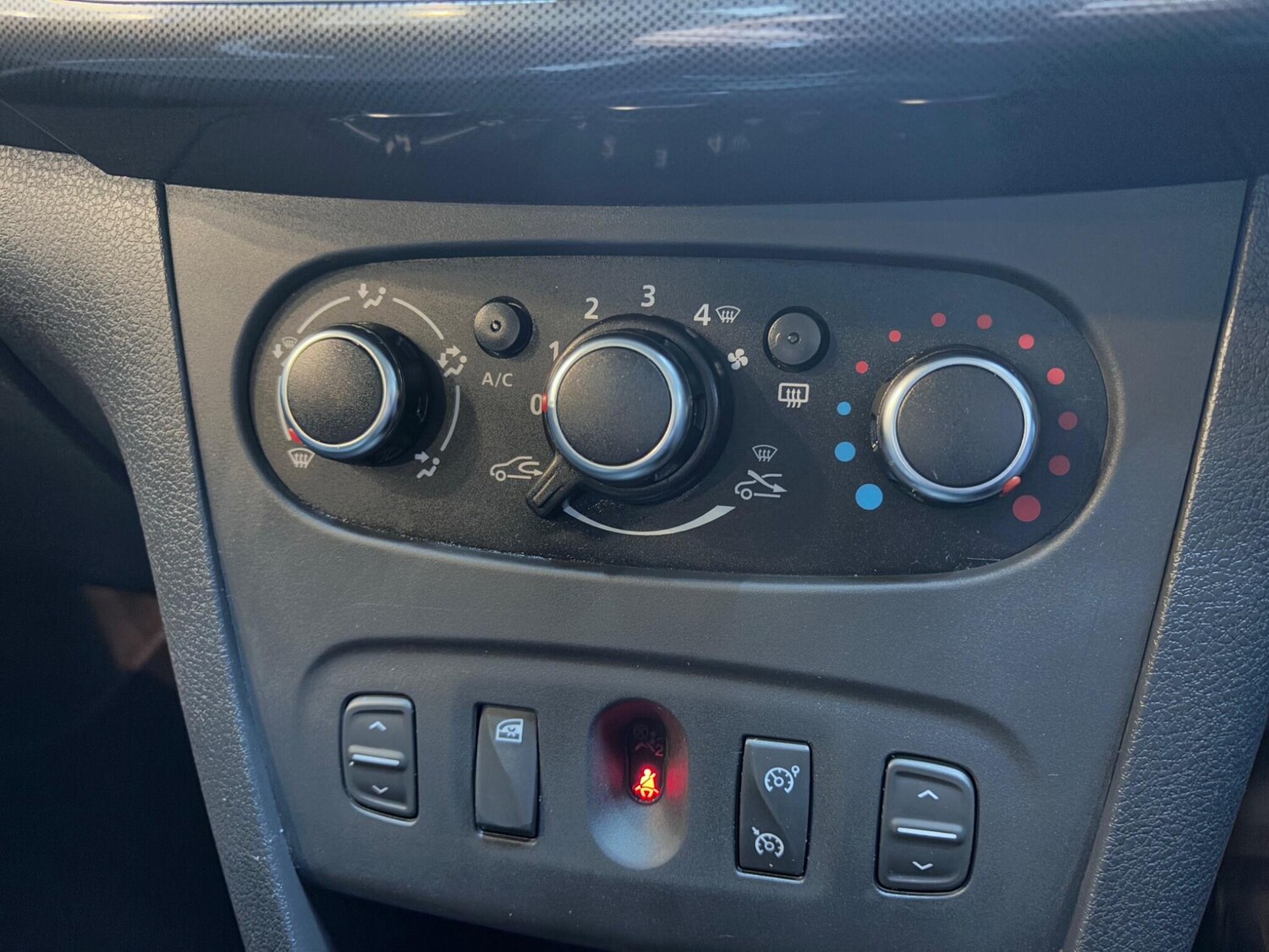 Used Dacia Sandero Stepway 2020 for sale - 76759307: Photo 40