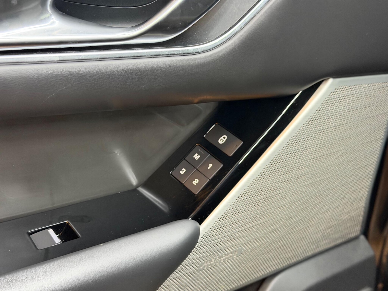 Used Land Rover Range Rover Velar 2017 for sale - 77156597: Photo 25