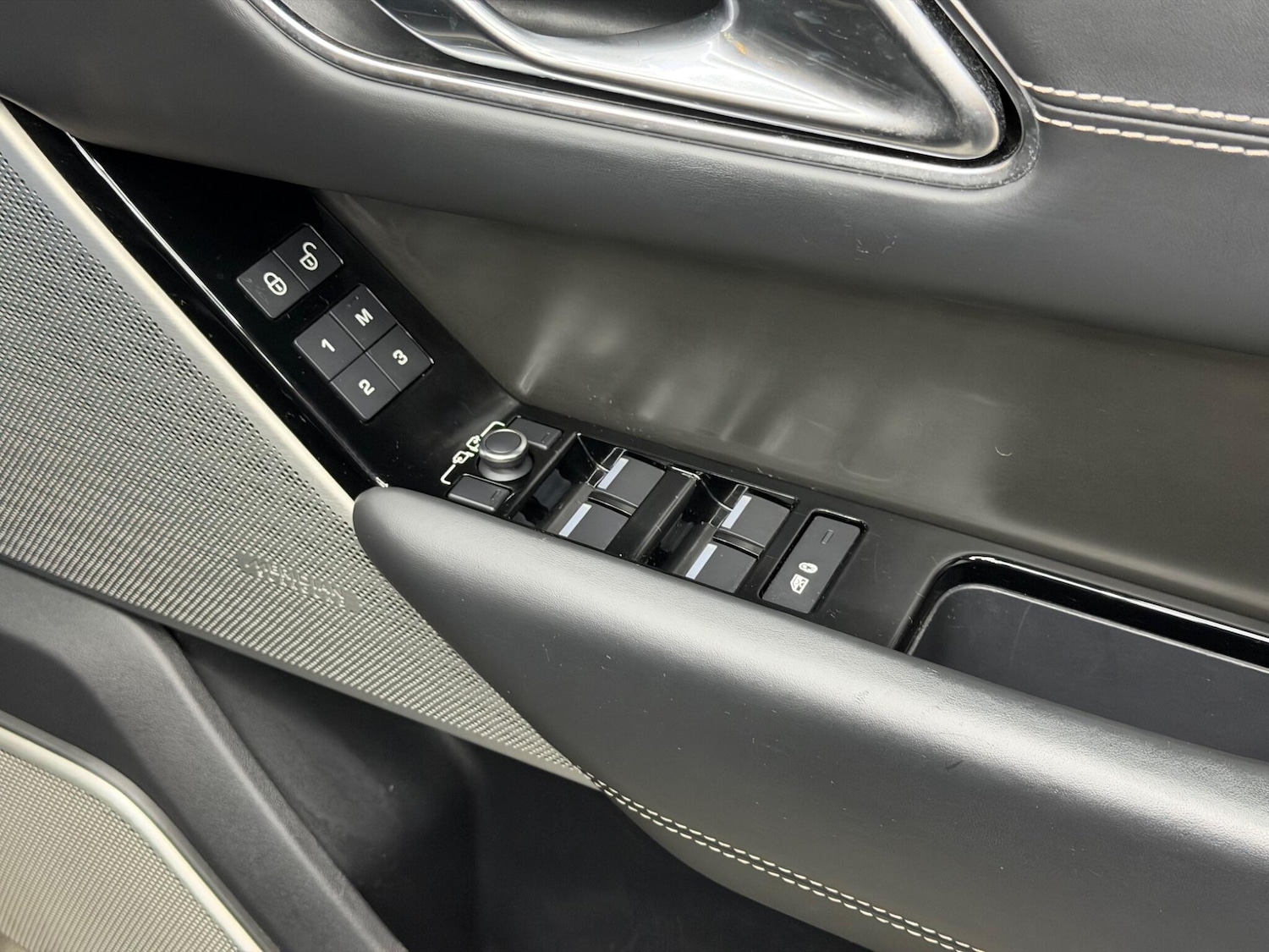 Used Land Rover Range Rover Velar 2017 for sale - 77156597: Photo 26