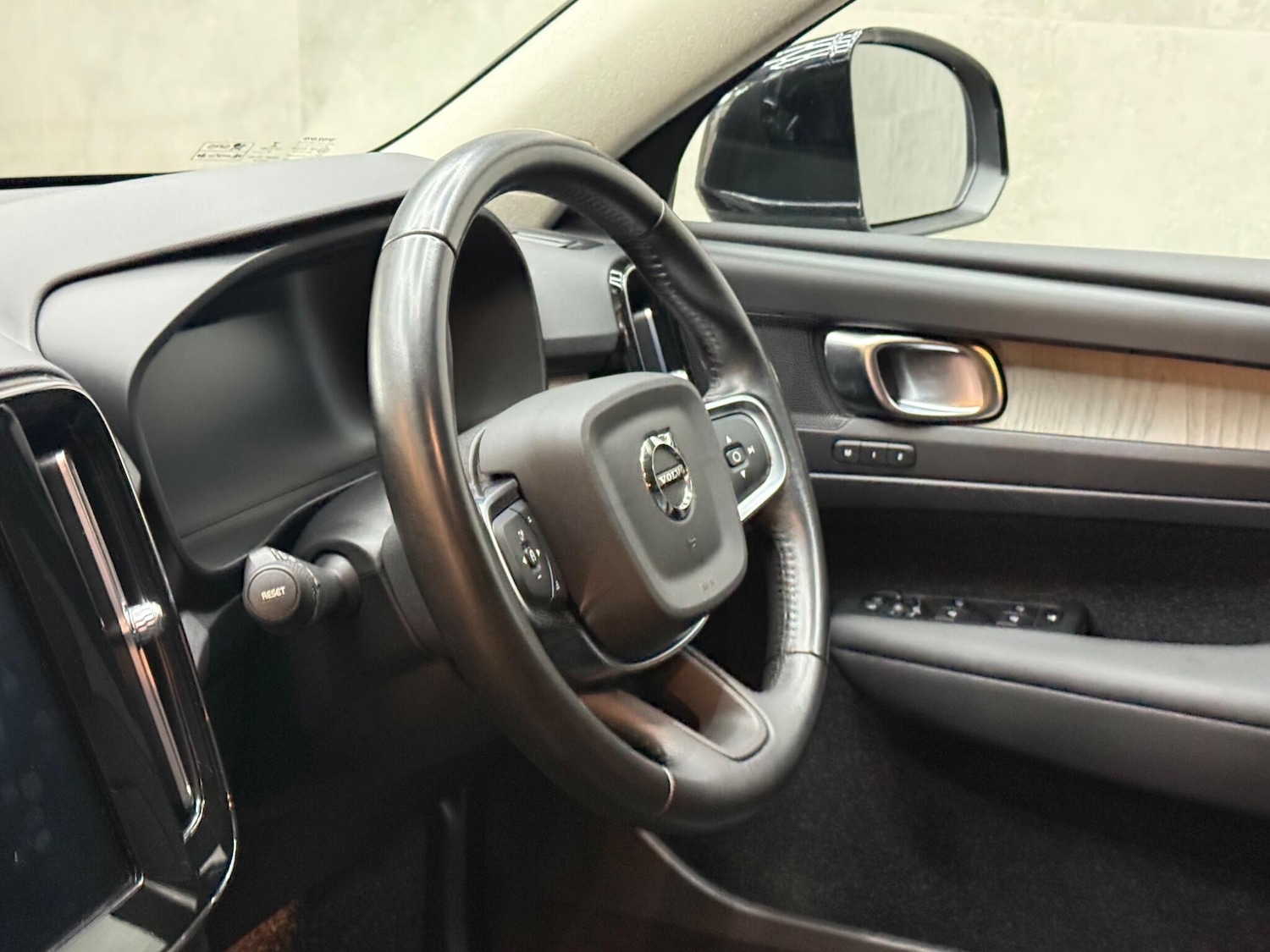 Used Volvo XC40 for sale - 76995422: Photo 14