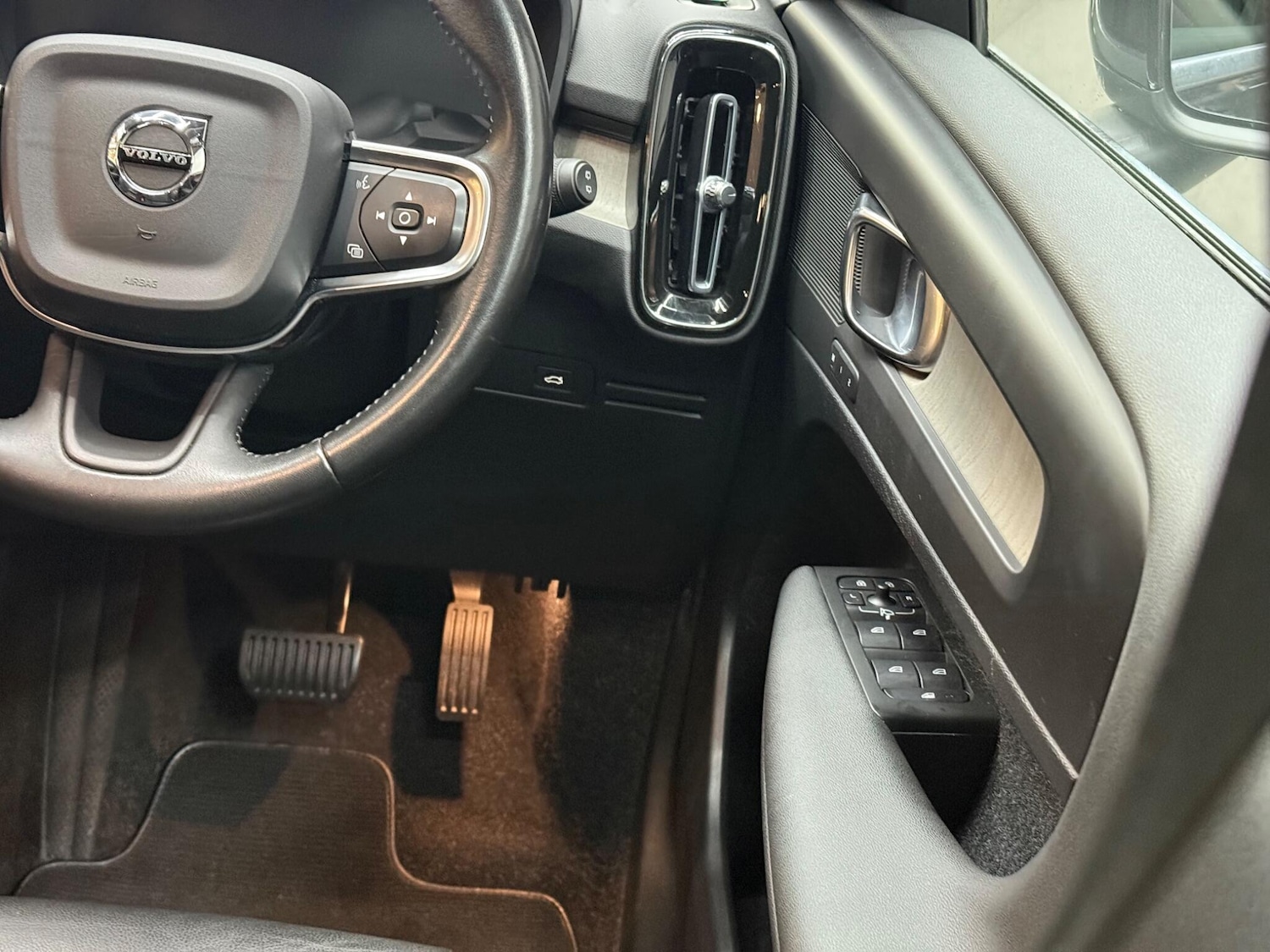 Used Volvo XC40 for sale - 76995422: Photo 41