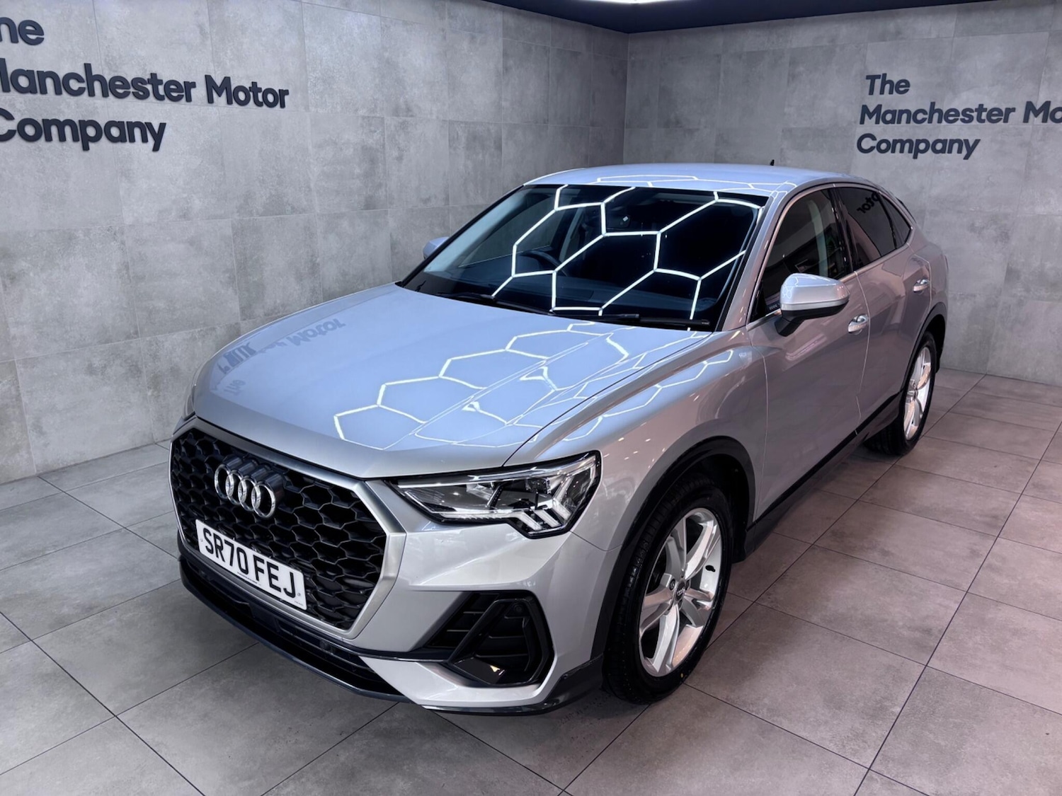 Used Audi Q3 2020 for sale - 76742705: Photo 2